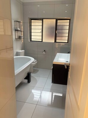 Apartment, 2 Bedrooms, Smoking, Balcony | Bathroom - 2 Bedroom Apartment Near Monte Casino (Johannesburg)