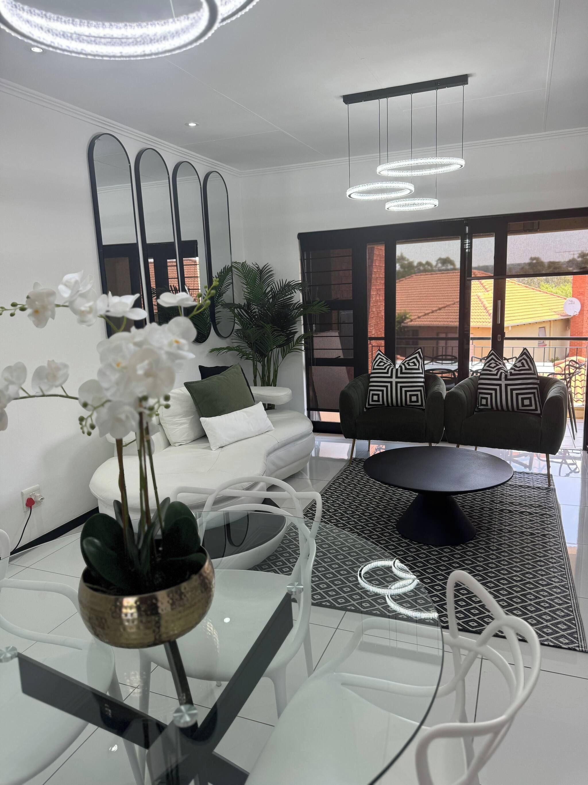 Apartment, 2 Bedrooms, Smoking, Balcony | Living room