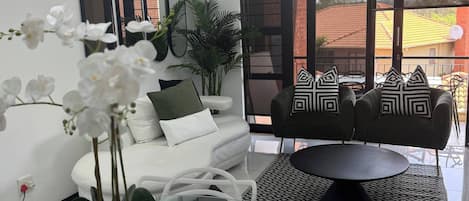 Apartment, 2 Bedrooms, Smoking, Balcony | Living room