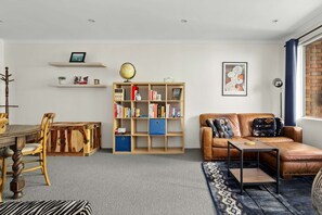 Apartment | Living room - Beautifully Peaceful 2-bed Apartment (Sydney)