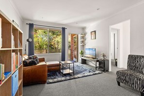 Apartment | Living room - Beautifully Peaceful 2-bed Apartment (Sydney)