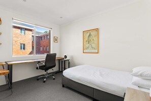 Leilighet | 2 soverom, skrivebord for bærbar PC, strykejern/-brett og sengetøy