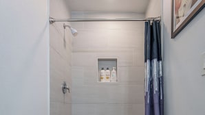Bathroom - Stylish & Quiet 3BD Sleeps 8 / Near Stadium & DT (Jacksonville)
