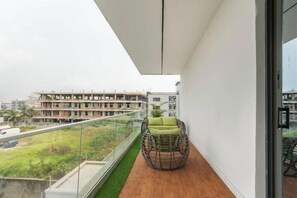 Quarto júnior, sacada, vista para a cidade | Sacada