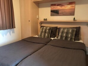 Chalet | 2 bedrooms, individually furnished - Dune Chalet Between Golf Course and Sea Beach (Hollum)