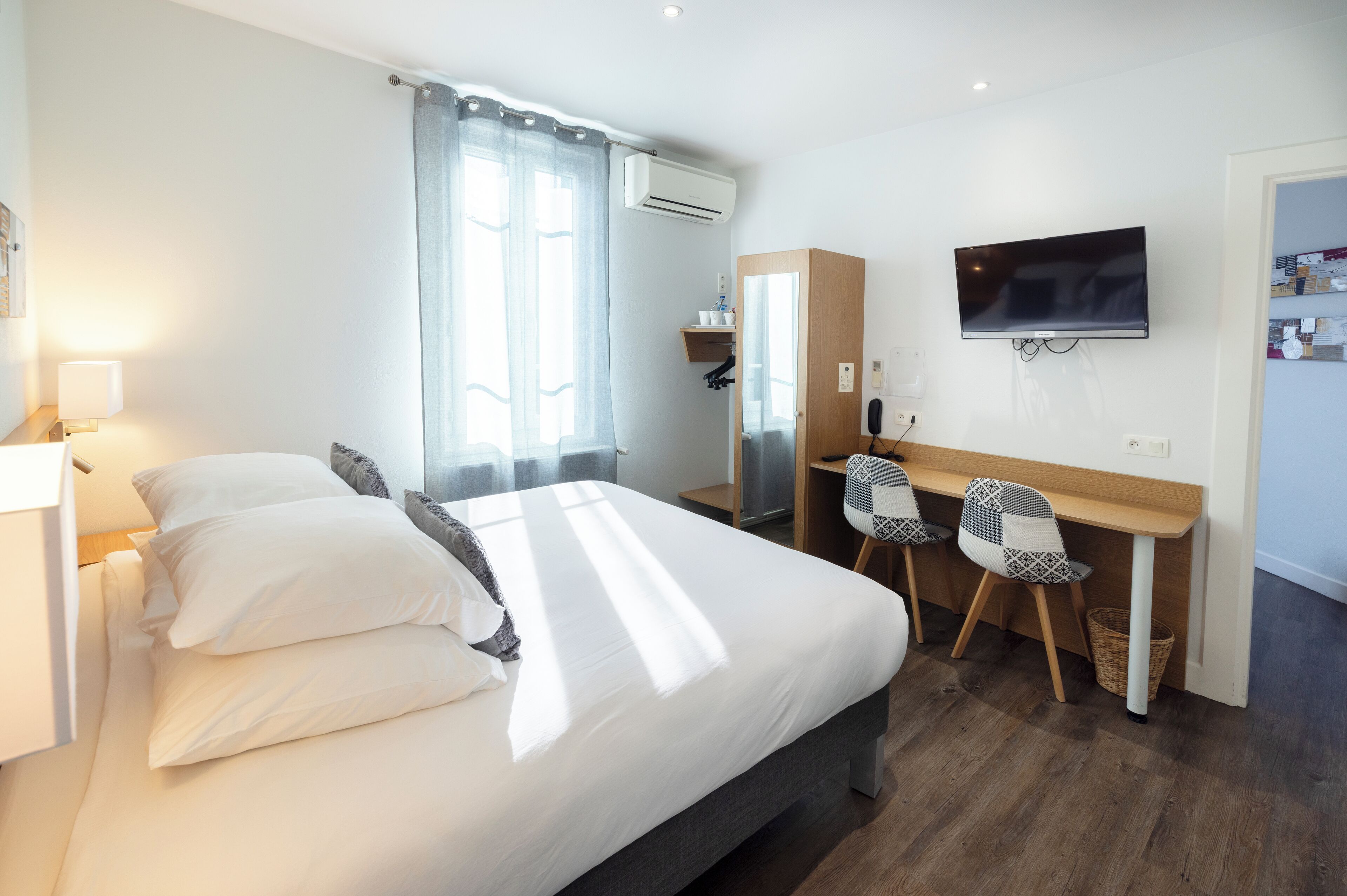 Caja de seguridad en la habitación y sistema de insonorización 