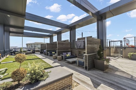 Property grounds. Ballston Family Apartments | 4 Units | Kitchen & Rooftop | Parks & Dining Nearby