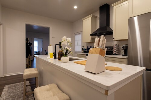 The Weyl Collective 6BR Professional Retreat Near Downtown Rochester