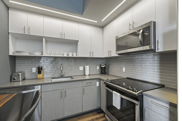 Fridge, microwave, oven, stovetop