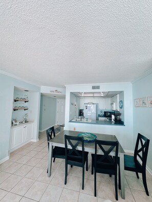 Dining - *New listing* Welcome to SeaEsta, 3bedroom condo at St Regis in North Topsail (North Topsail Beach)