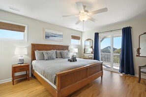 5 bedrooms, travel crib, free WiFi, bed sheets - A Fairytale experience, 4 bed, 3.5 bath HOT TUB (Surf City)