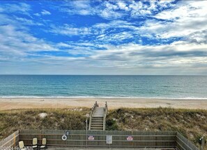 On the beach - Welcome to "Topsail Time" renovated oceanfront paradise 4/bd and 3/bath (North Topsail Beach)
