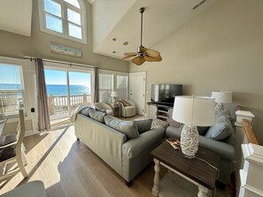 Smart TV, books - Welcome to "Topsail Time" renovated oceanfront paradise 4/bd and 3/bath (North Topsail Beach)