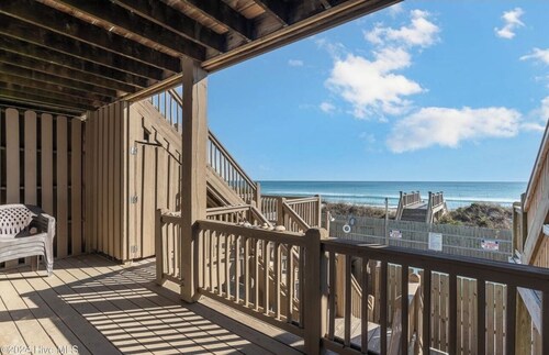 "Topsail Time" renovated oceanfront 4/bd & 3/bath