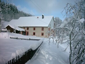 المنطقة المحيطة بالمنشأة