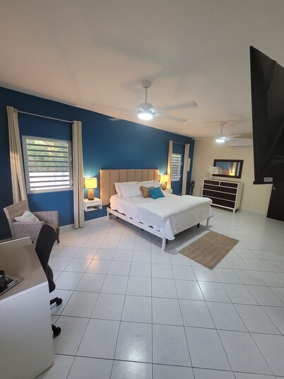 Luxury King Bed Villa I Anguilla I Steps from Meads Bay