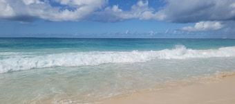 Luxury King Bed Villa I Anguilla I Steps from Meads Bay