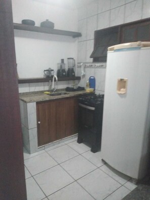 Private kitchen - Come visit us, just 5 minutes from the city center, no car needed to get around. (Armação dos Búzios)