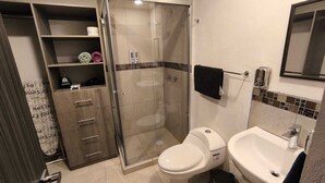 Hair dryer, towels, soap, toilet paper - Modern and centrally located apartment in CDMX (Ciudad de México)