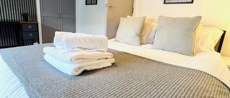 1 chambre, fer et planche à repasser, Wi-Fi, draps fournis