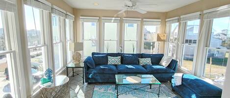 Televisie en een open haard