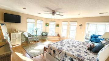 4 bedrooms, iron/ironing board, WiFi, bed sheets