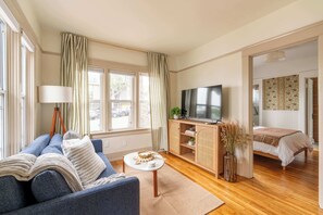 1 bedroom, iron/ironing board, travel cot, WiFi - Boutique University Heights Bungalow | Patio + A/C (San Diego)