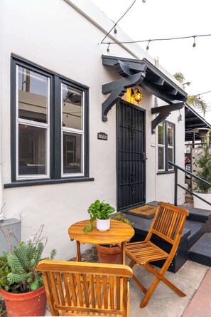 Outdoor dining - Boutique University Heights Bungalow | Patio + A/C (San Diego)