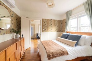 1 habitación, tabla de planchar con plancha, cuna de viaje y wifi 