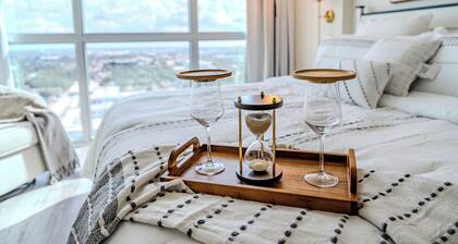 Skyline Serenity Downtown Fort Myers 1BR Pool Gym & City Views