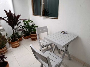 Outdoor dining - Fantastic 2-bedroom apartment in welcoming Bogotá for your stay (Bogotá)