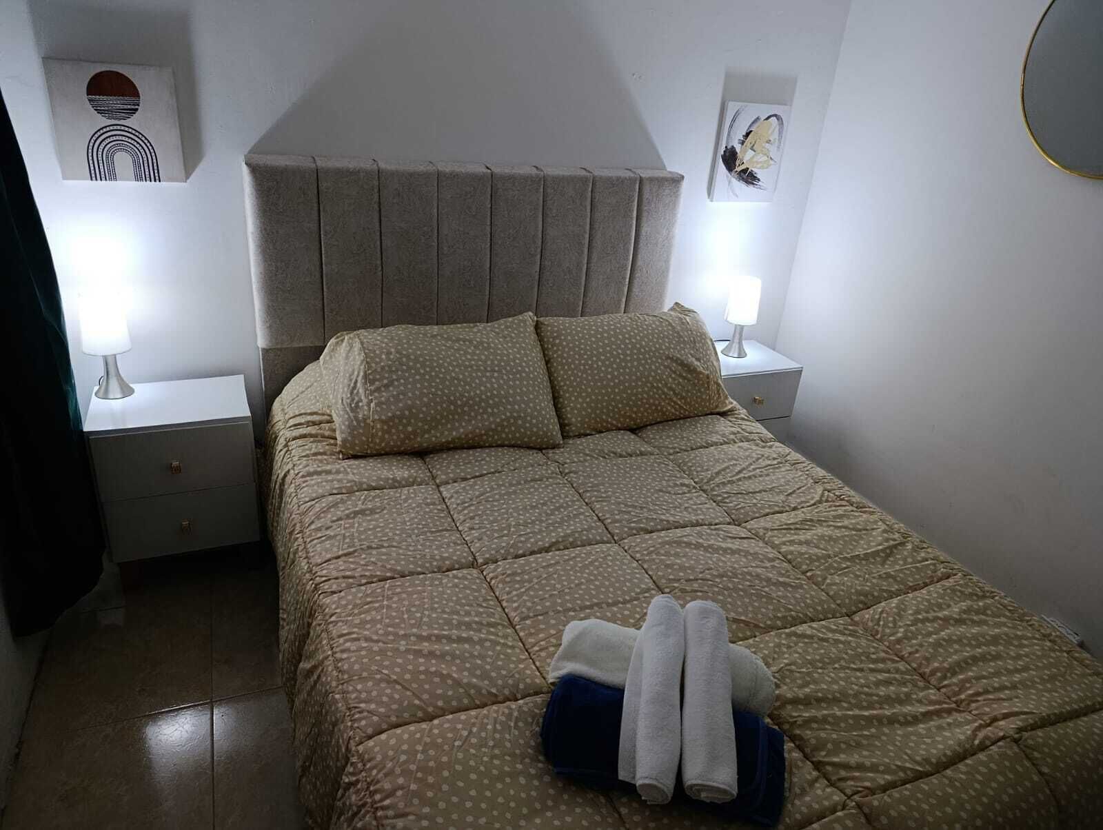 2 soverom, strykejern/-brett, internettilgang og sengetøy