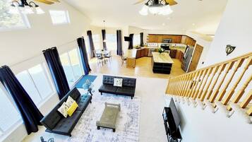 Smart TV, mesa de pingue-pongue, livros