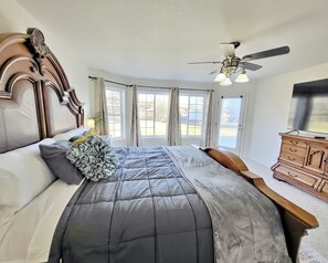 4 bedrooms, desk, iron/ironing board, free WiFi