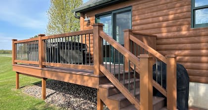 Breathtaking log cabin with stunning views. WILDROSE welcomes you! Hot tub ROCKS