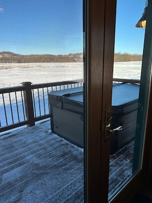 Indoor spa tub - Breathtaking log cabin with stunning views. WILDROSE welcomes you! Hot tub ROCKS (Arcadia)