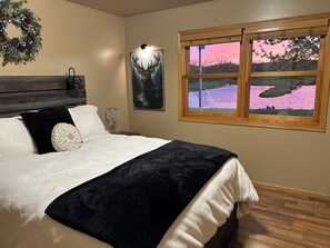 1 bedroom, iron/ironing board, WiFi, bed sheets - Breathtaking log cabin with stunning views. WILDROSE welcomes you! Hot tub ROCKS (Arcadia)