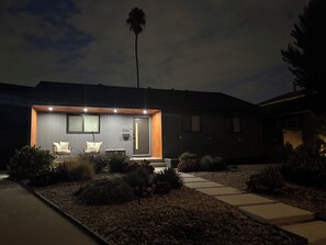 Exterior - Mid-century modern home with huge backyard + hot tub (Long Beach)