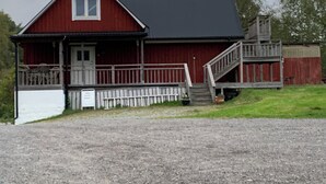 Exterior - Gårdshus1, live the country only 6 miles from Gothenburg, 5 miles from Ullared and Varberg. (Örby)