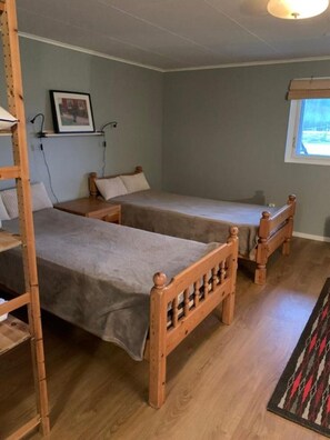 1 bedroom, WiFi, bed sheets - Gårdshus1, live the country only 6 miles from Gothenburg, 5 miles from Ullared and Varberg. (Örby)
