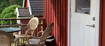 Gårdshus1, live the country only 6 miles from Gothenburg, 5 miles from Ullared and Varberg.