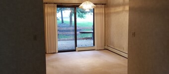 Tranquil neighborhood;3-bedroom house within a one minute walk to WBL Lake!