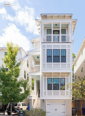 Exterior - Coastal Retreat Minutes to Sullivans Island and downtown Charleston (Mount Pleasant)