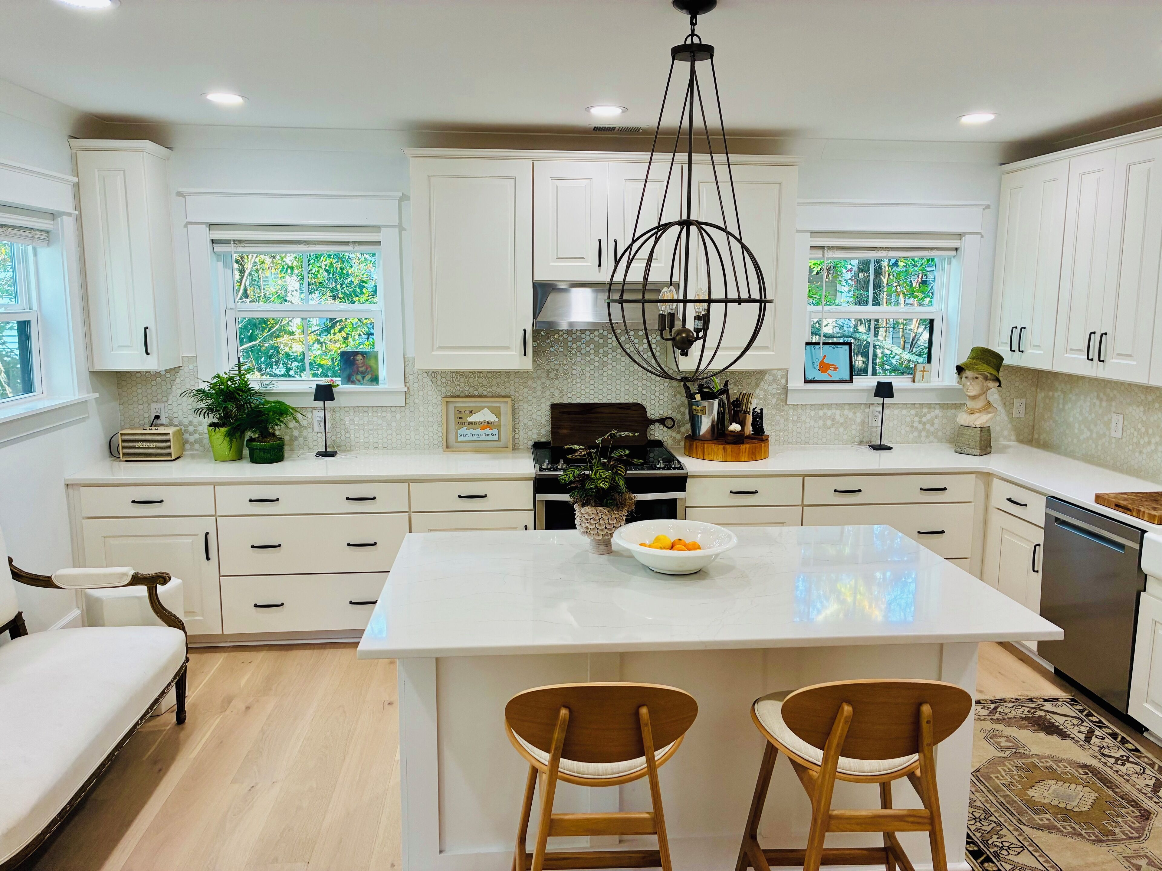 Micro-ondes, four, plaque de cuisson, lave-vaisselle