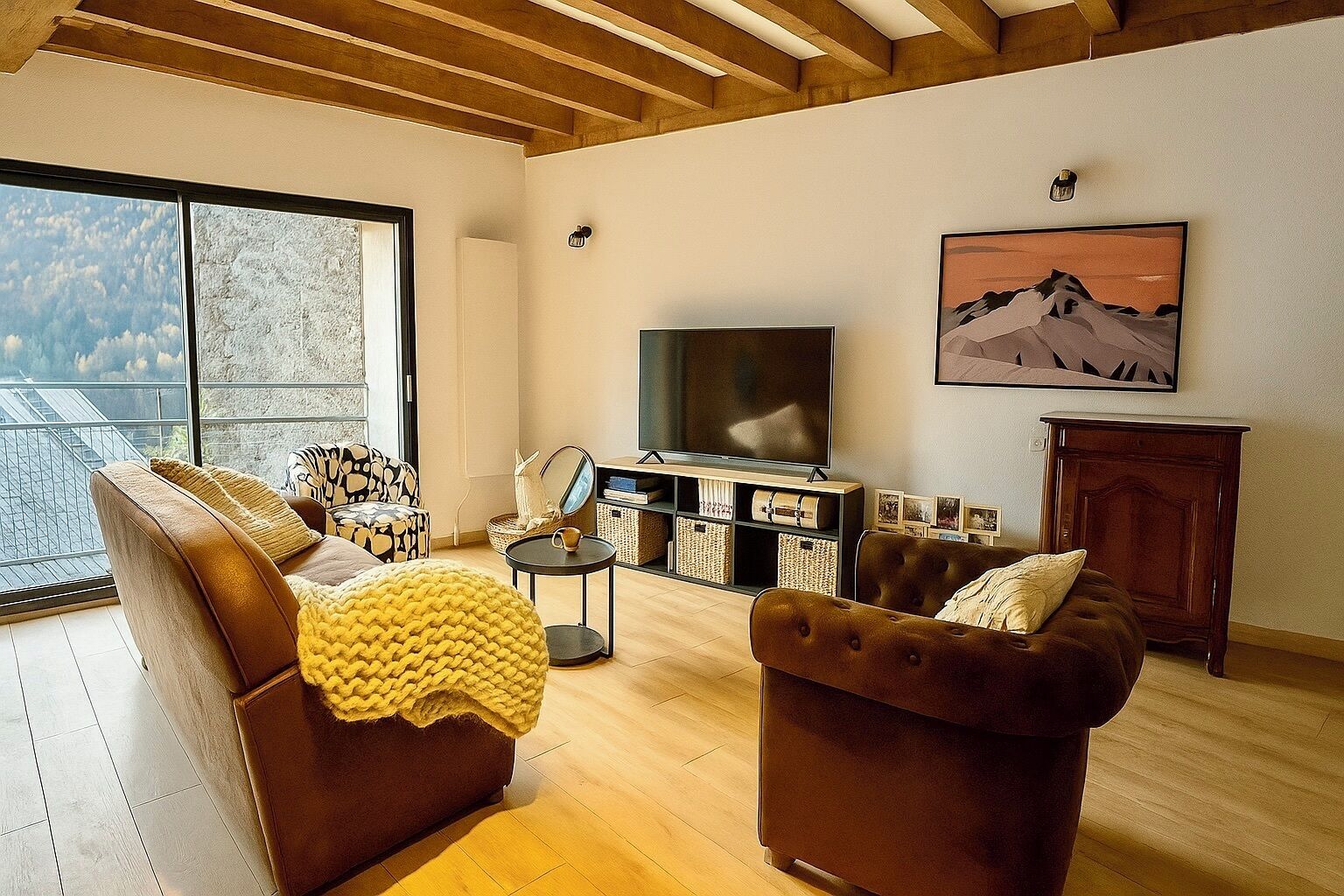 Smart TV, fireplace, table tennis