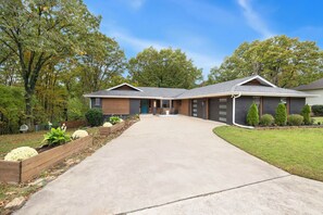 Exterior - The Post Oak Retreat (Rogers)