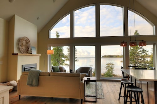 Brand-New Luxury Lakefront Home / Kayaks, Seclusion, minutes from DeTour, MI