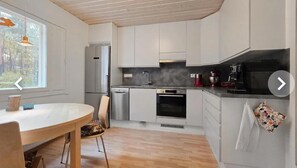 Private kitchen - Lumi Hill Lodge Northern Lights (Inari)