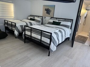2 habitaciones, tabla de planchar con plancha, wifi y ropa de cama