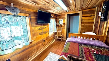 3 bedrooms, free WiFi, bed sheets, wheelchair access